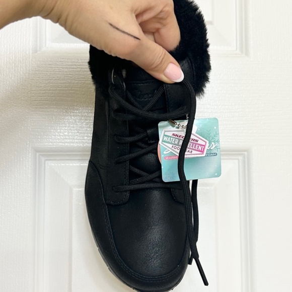 Skechers water repellent boots size 9 - Picture 3 of 7